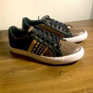 GBG Los Angeles women’s sneakers NWOT